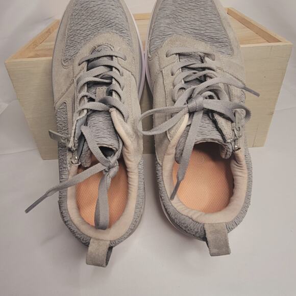 Vionic- Women's Delmar Remi Walking Shoes- Gray in color- size 8 - Picture 4 of 6